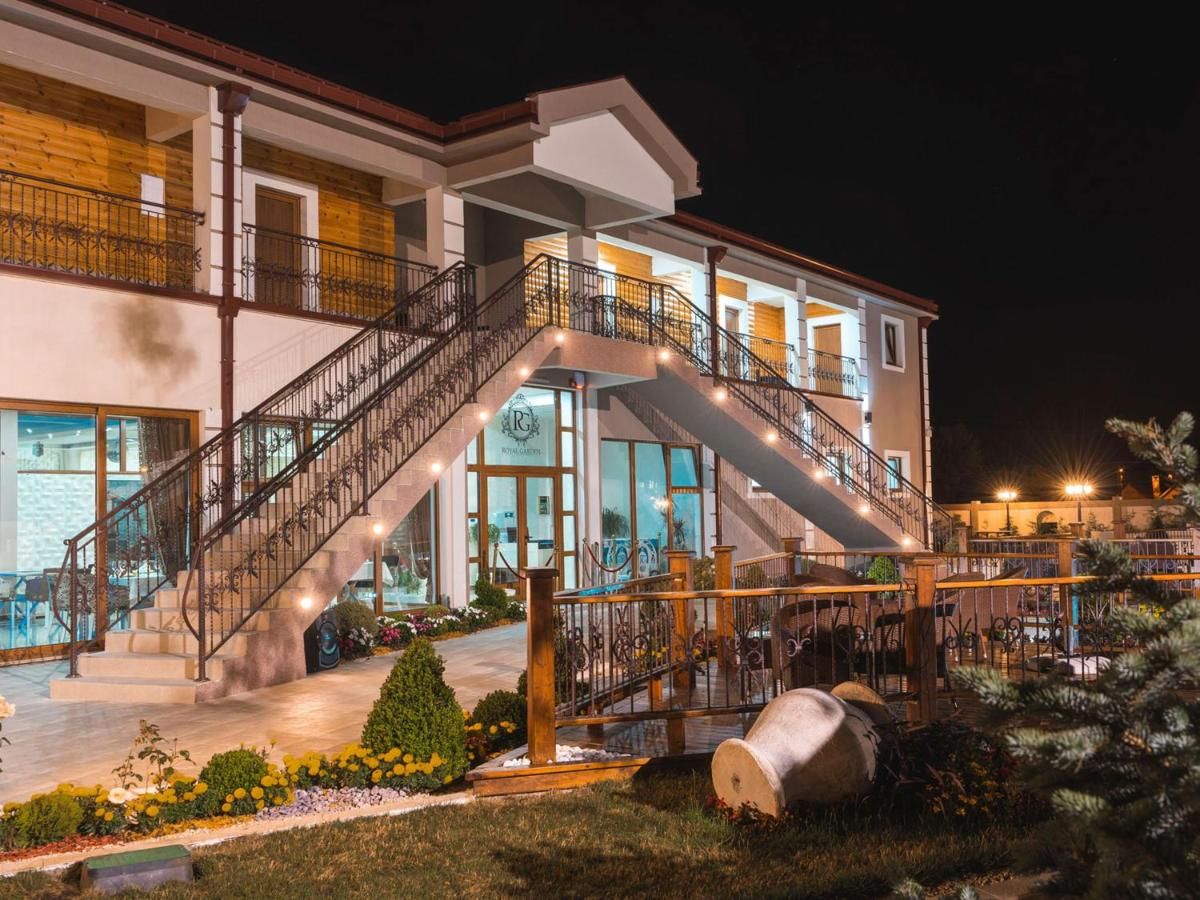 Отели типа «постель и завтрак» RoyalGarden Никшич-4