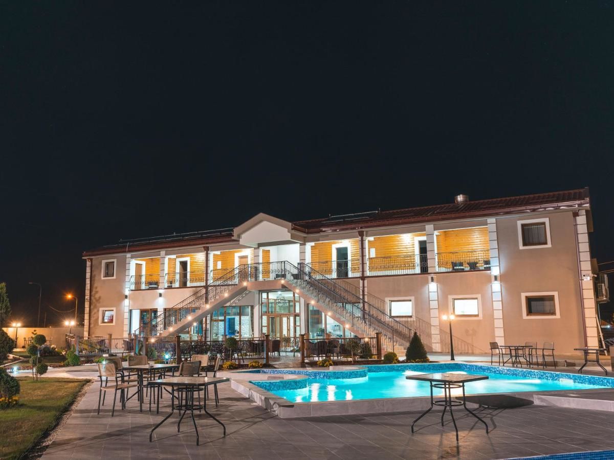 Отели типа «постель и завтрак» RoyalGarden Никшич-5