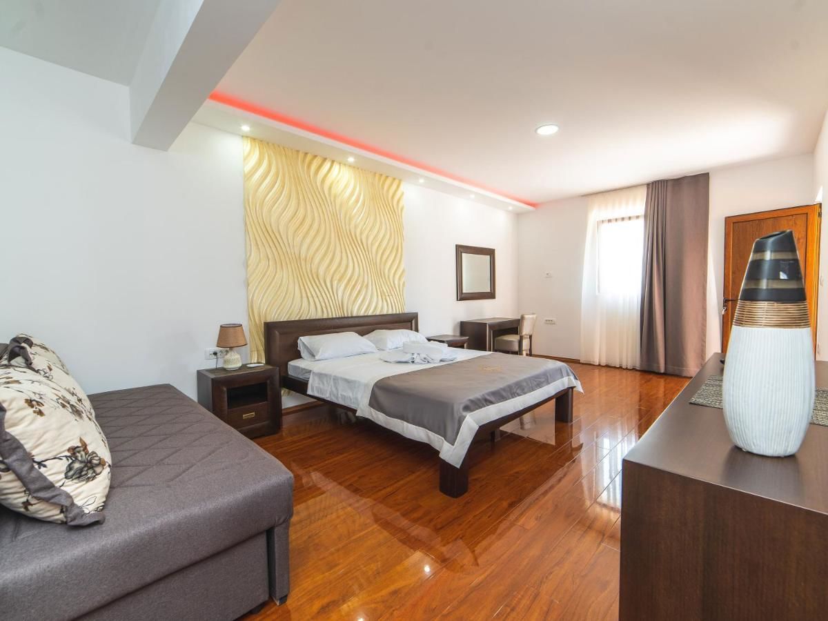 Отели типа «постель и завтрак» RoyalGarden Никшич-23