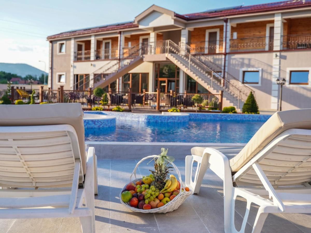 Отели типа «постель и завтрак» RoyalGarden Никшич-6