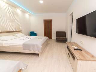 Отели типа «постель и завтрак» RoyalGarden Никшич Трехместный номер «Комфорт»-5