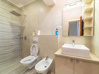 Отели типа «постель и завтрак» RoyalGarden Никшич Роскошный трехместный номер-3