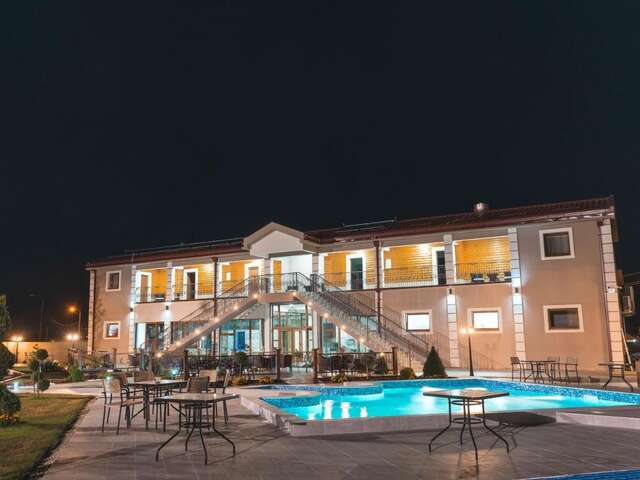 Отели типа «постель и завтрак» RoyalGarden Никшич-4