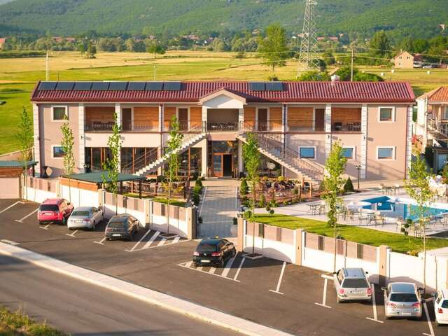 Отели типа «постель и завтрак» RoyalGarden Никшич-31