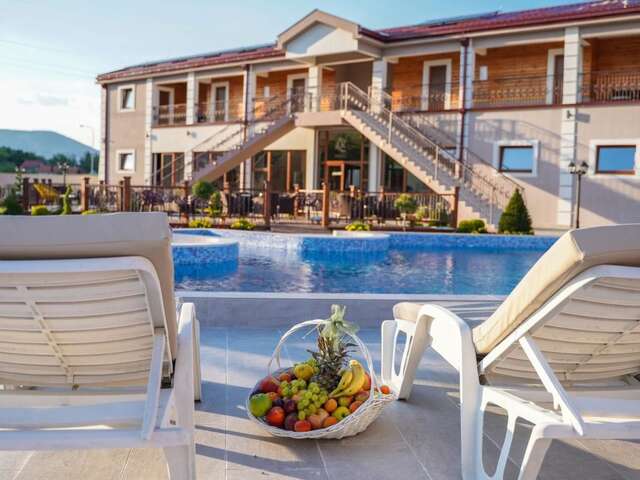 Отели типа «постель и завтрак» RoyalGarden Никшич-5